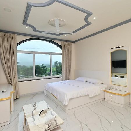 Vedika Garden Hotel Lonavala Ngoại thất bức ảnh