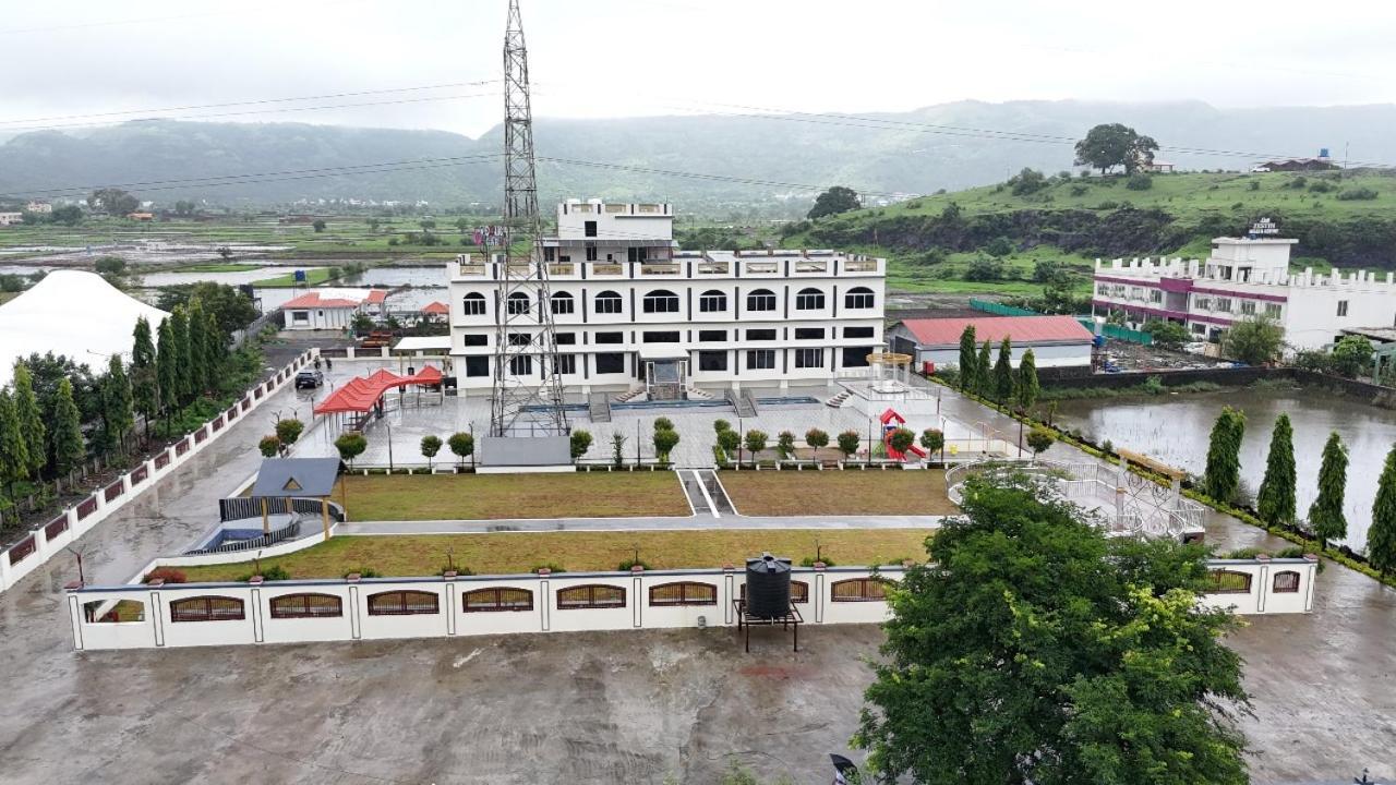 Vedika Garden Hotel Lonavala Ngoại thất bức ảnh