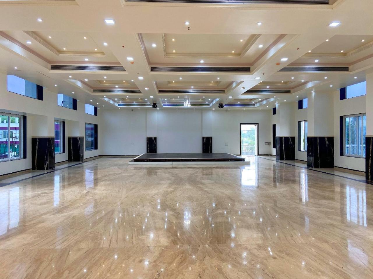 Vedika Garden Hotel Lonavala Ngoại thất bức ảnh