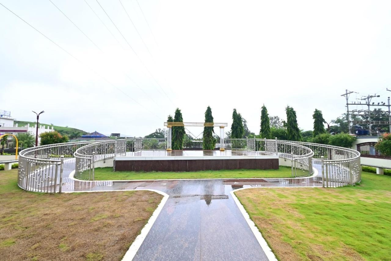 Vedika Garden Hotel Lonavala Ngoại thất bức ảnh