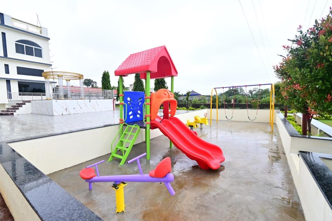 Vedika Garden Hotel Lonavala Ngoại thất bức ảnh