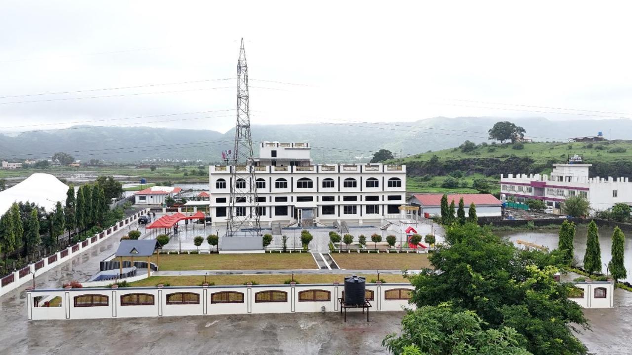 Vedika Garden Hotel Lonavala Ngoại thất bức ảnh