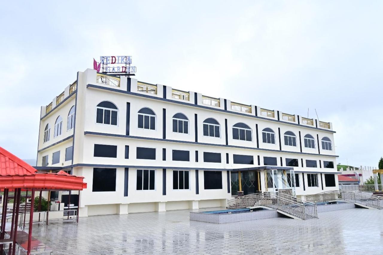 Vedika Garden Hotel Lonavala Ngoại thất bức ảnh