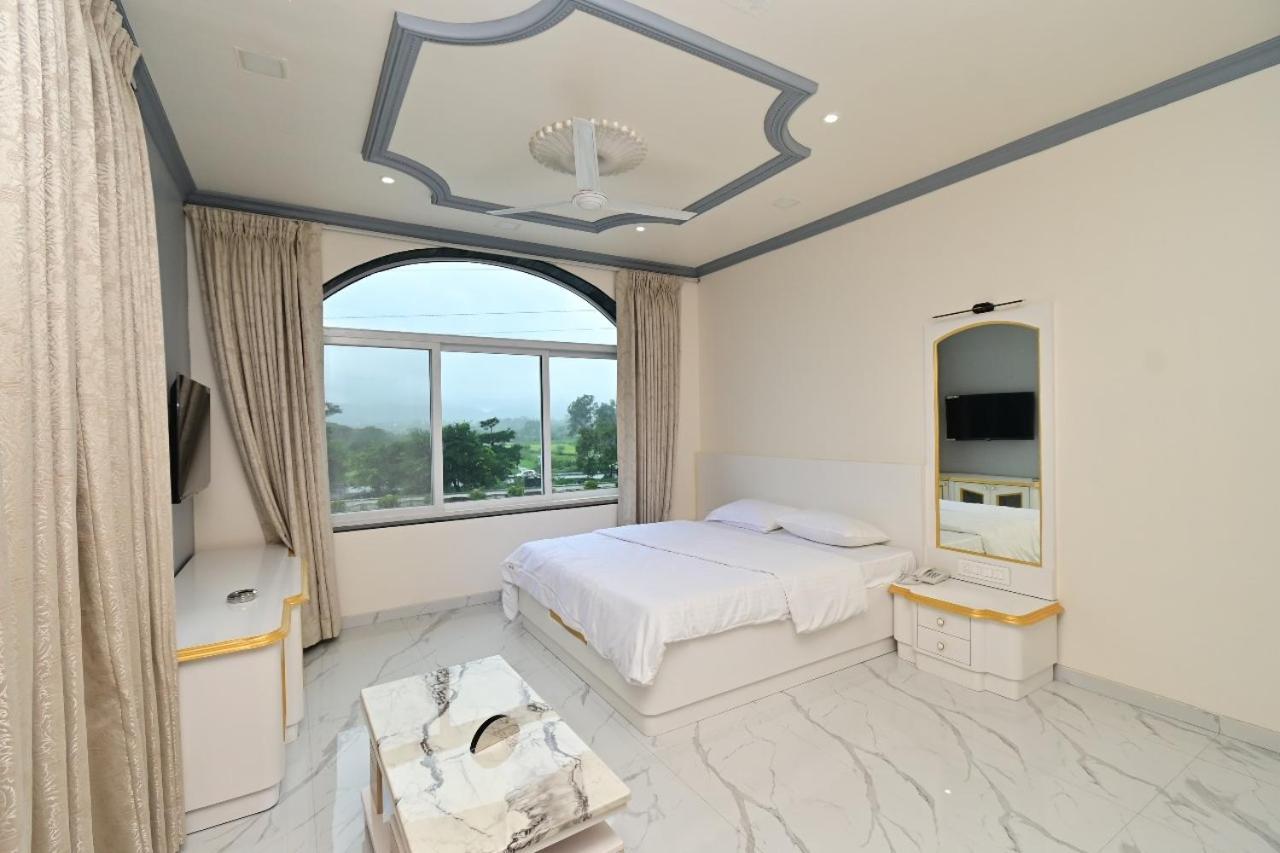 Vedika Garden Hotel Lonavala Ngoại thất bức ảnh